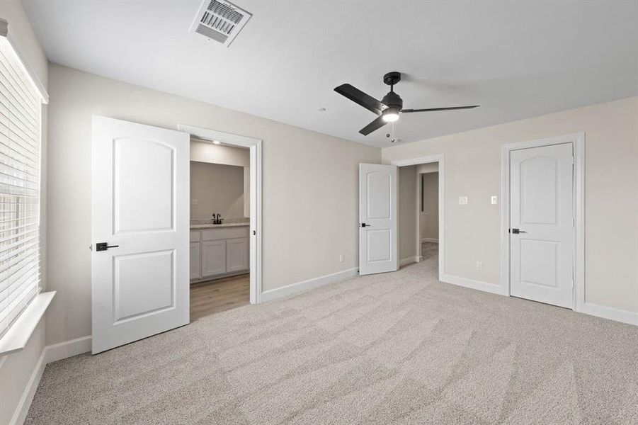 Spacious, unfurnished interior of a new home in Yarbrough Farms, Pilot Point (Image 8). Spacious, unfurnished interior of a new home in Yarbrough Farms, Pilot Point (Image 8).