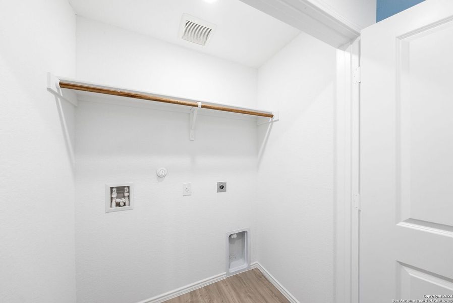 Spacious, unfurnished interior of a new home in Torian Village, San Antonio (Image 18). Spacious, unfurnished interior of a new home in Torian Village, San Antonio (Image 18).