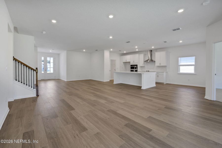 Spacious, unfurnished interior of a new home in Hyland Trail, Green Cove Springs (Image 25).