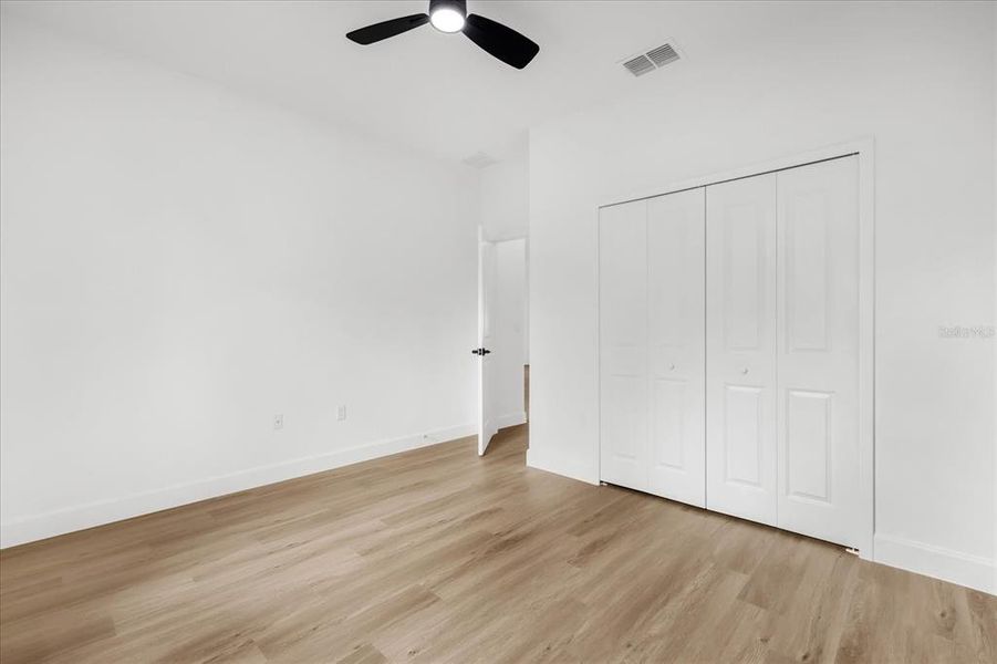 Spacious, unfurnished interior of a new home in , Ocala (Image 11).