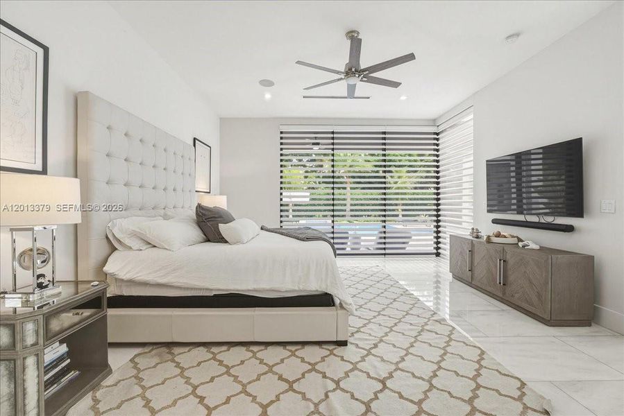 Furnished interior view inside a new home in , Pinecrest (Image 16).