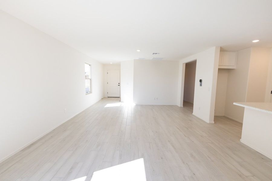 Spacious, unfurnished interior of a new home in Bella Tierra, Tucson (Image 4).