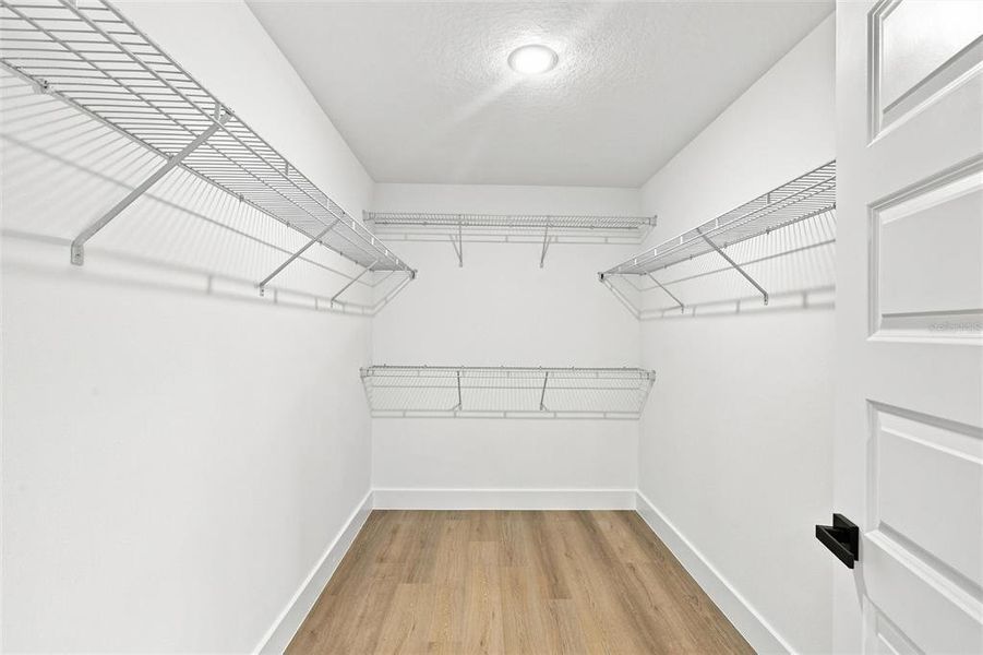 Spacious, unfurnished interior of a new home in , Sebring (Image 31).