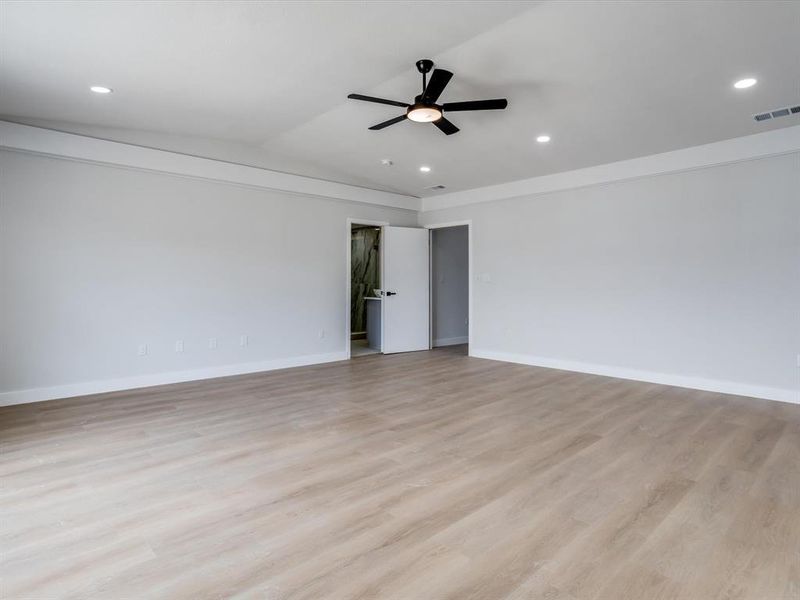 Spacious, unfurnished interior of a new home in , Grand Prairie (Image 30).
