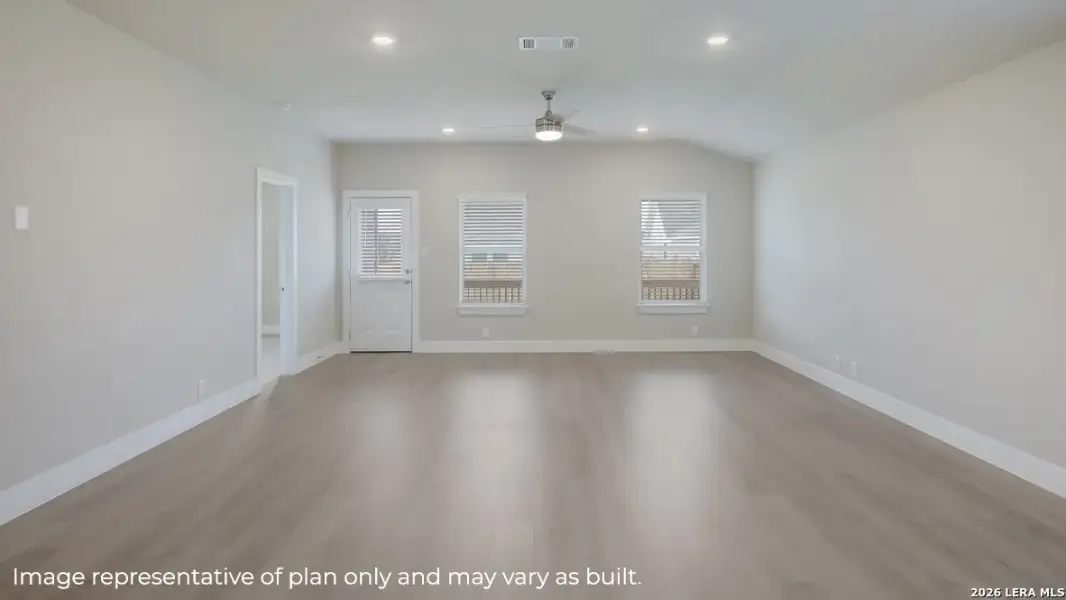 Spacious, unfurnished interior of a new home in Veranda, San Antonio (Image 15).