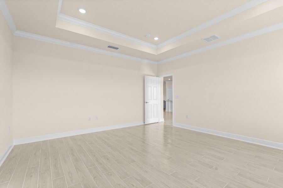 Spacious, unfurnished interior of a new home in Lake Merial, Panama City (Image 27).