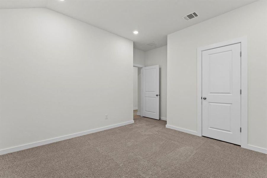 Spacious, unfurnished interior of a new home in , Dayton (Image 26).