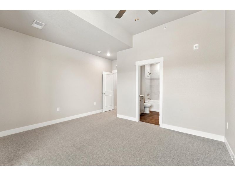 Spacious, unfurnished interior of a new home in , Fort Collins (Image 10).
