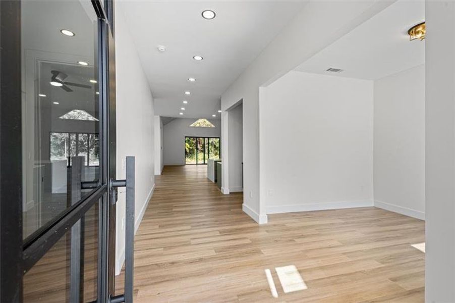 Spacious, unfurnished interior of a new home in , Lilburn (Image 23). Spacious, unfurnished interior of a new home in , Lilburn (Image 23).