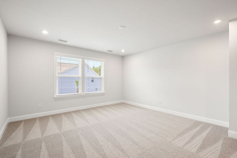 Spacious, unfurnished interior of a new home in Waterways, Richmond Hill (Image 30).