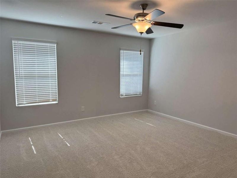 Spacious, unfurnished interior of a new home in Deer Creek, Temple (Image 13).