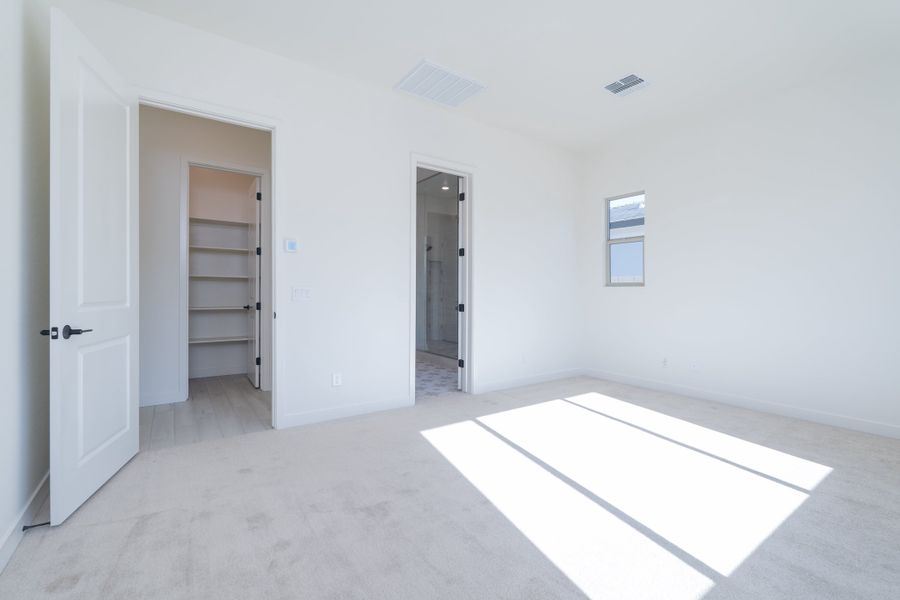 Spacious, unfurnished interior of a new home in Whispering Hills, Laveen (Image 10).