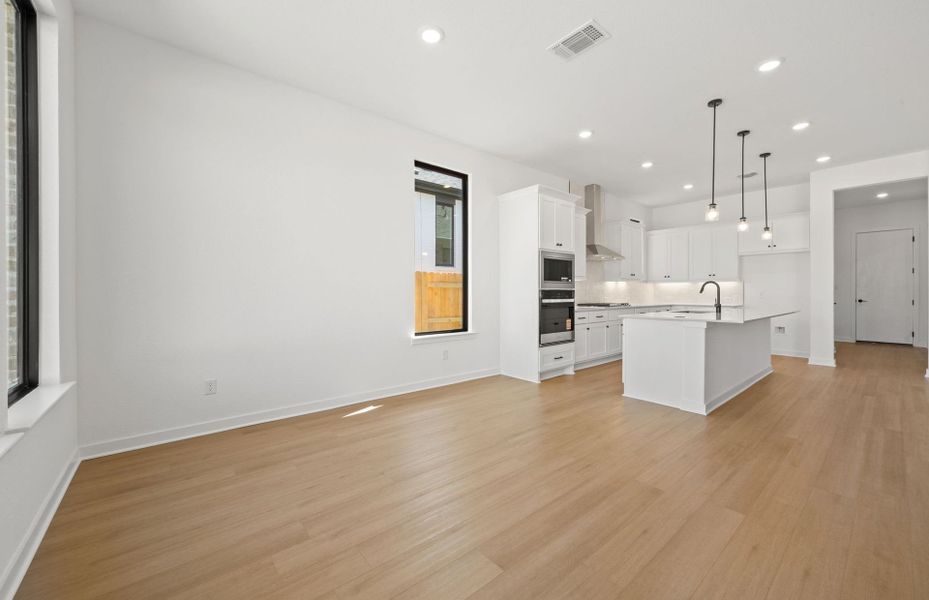 Spacious, unfurnished interior of a new home in 6 Creeks, Kyle (Image 46).