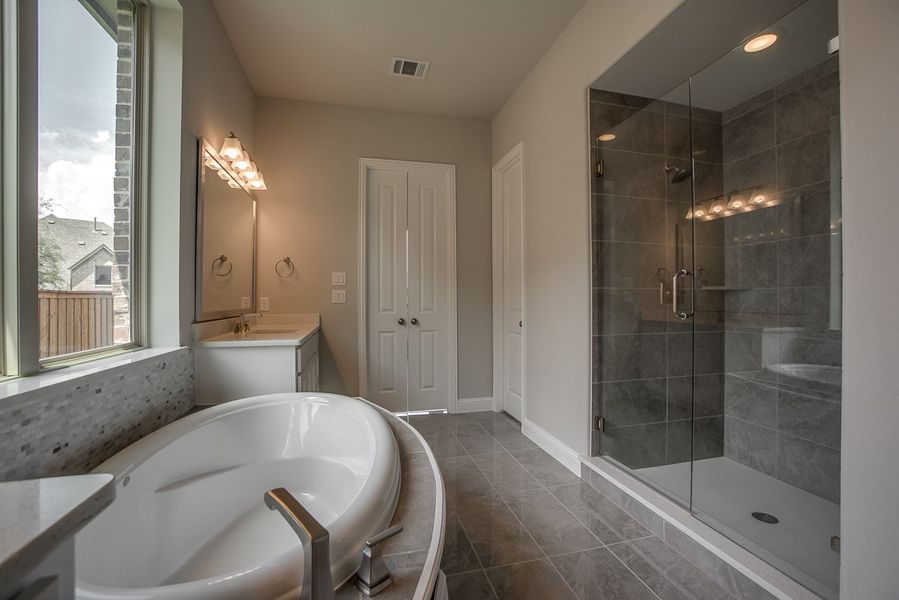 Plan 1630 Primary Bathroom Representative Image