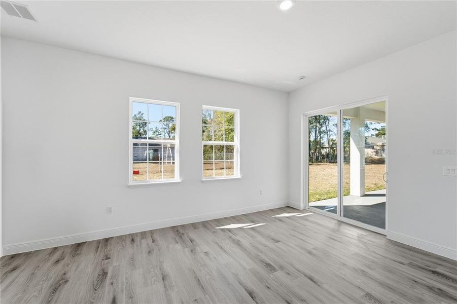 Spacious, unfurnished interior of a new home in , Ocala (Image 31).