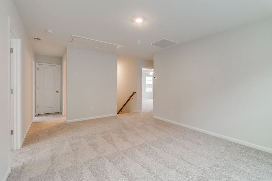 Spacious, unfurnished interior of a new home in Ellington, Elgin (Image 29).