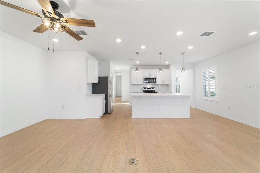 Spacious, unfurnished interior of a new home in , Ocala (Image 26).