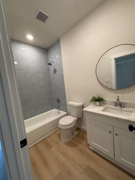 Furnished interior view inside a new home in , Denison (Image 11).