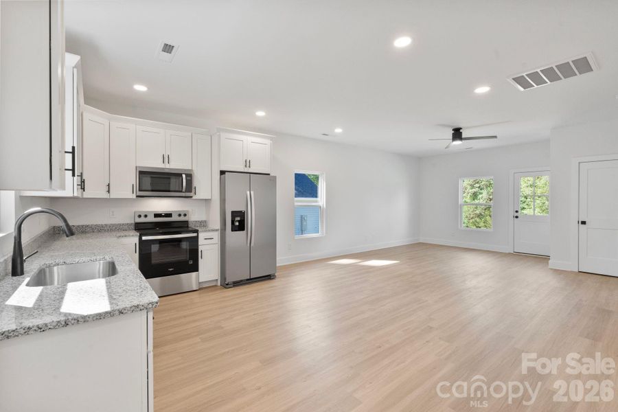 Spacious, unfurnished interior of a new home in , Shelby (Image 24).