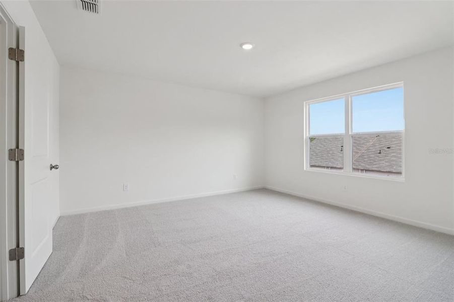 Spacious, unfurnished interior of a new home in Temples Crossing, Davenport (Image 29).