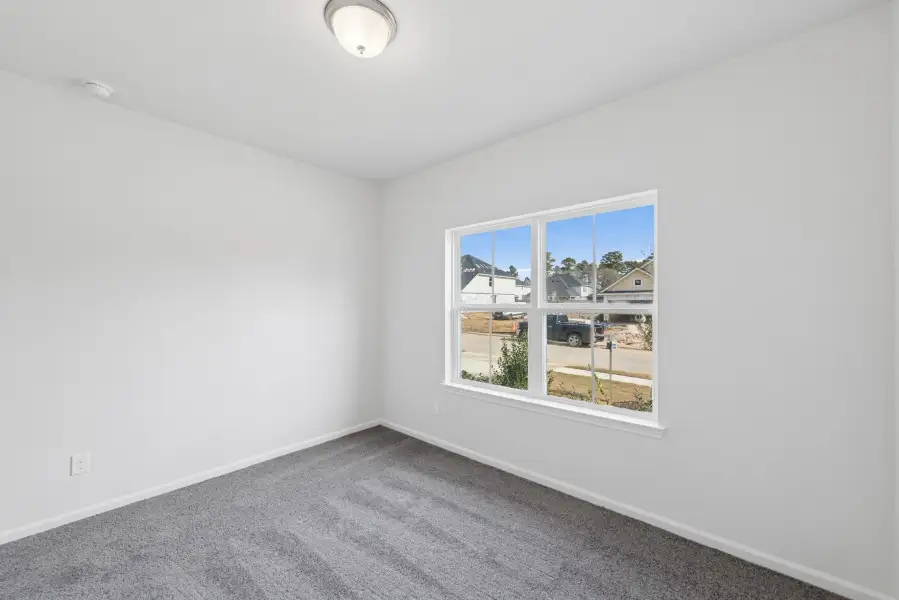 Spacious, unfurnished interior of a new home in Sierra Vista, Rosharon (Image 27).