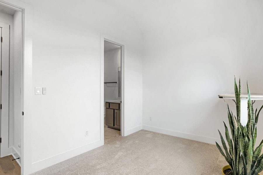 Spacious, unfurnished interior of a new home in 6 Creeks at Waterridge, Kyle (Image 24).