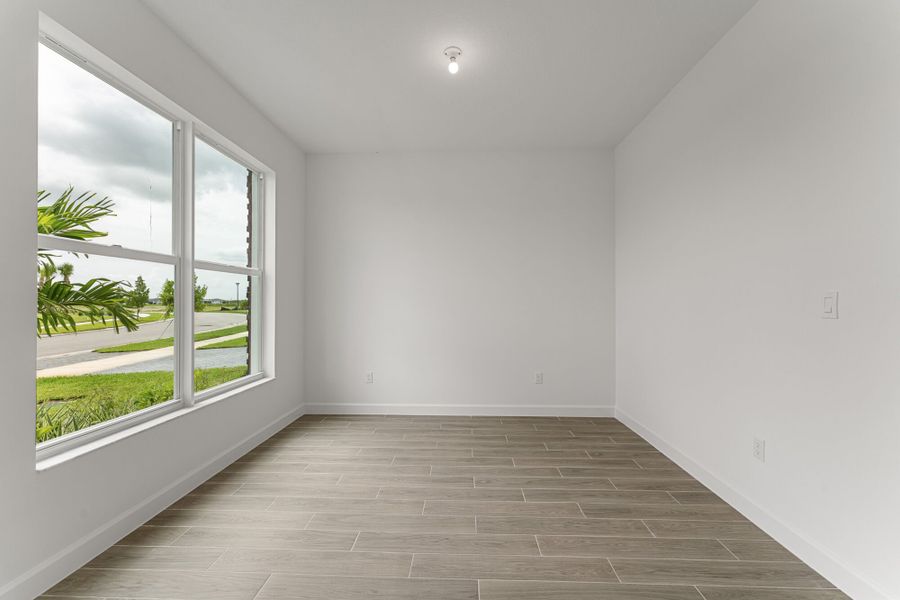 Spacious, unfurnished interior of a new home in Tradition - Kenley, Port St. Lucie (Image 11).