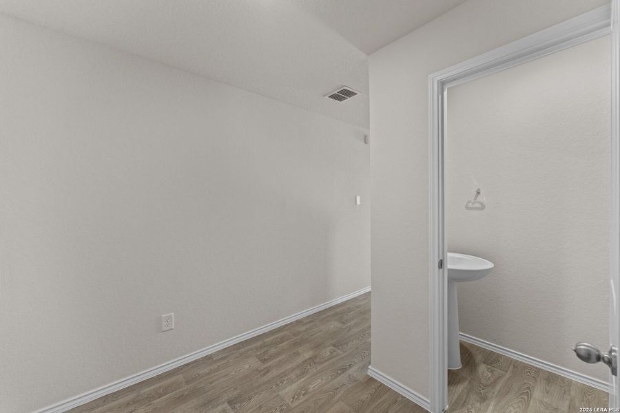 Spacious, unfurnished interior of a new home in Swenson Heights, Seguin (Image 29).
