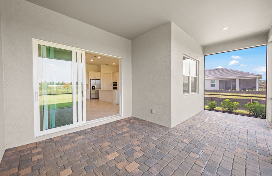 Spacious, unfurnished interior of a new home in Del Webb Oak Creek, North Fort Myers (Image 14).
