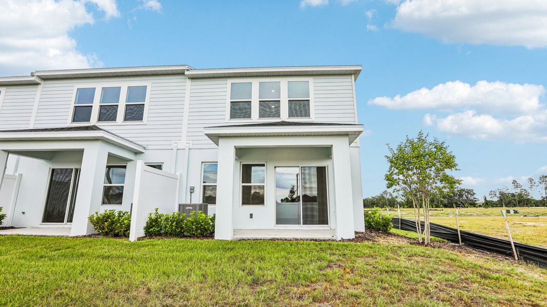 Exterior details and patio area of a home in Twin Oaks, Zephyrhills (Image 26).