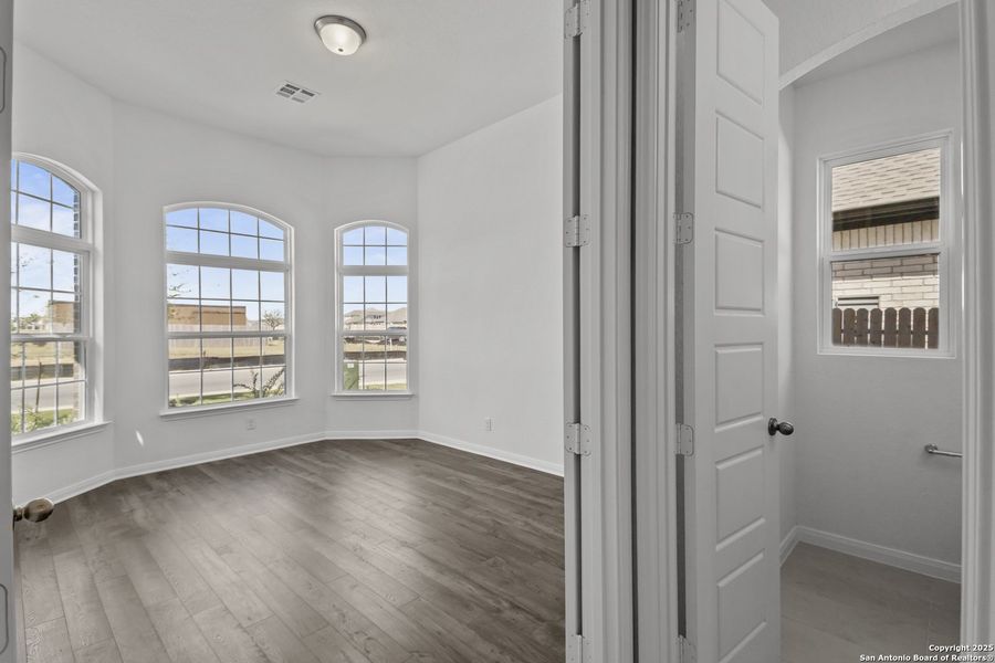 Spacious, unfurnished interior of a new home in Stillwater Ranch, San Antonio (Image 24). Spacious, unfurnished interior of a new home in Stillwater Ranch, San Antonio (Image 24).