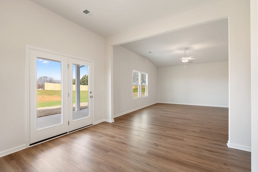 Spacious, unfurnished interior of a new home in Dove Hollow, Chesnee (Image 17).