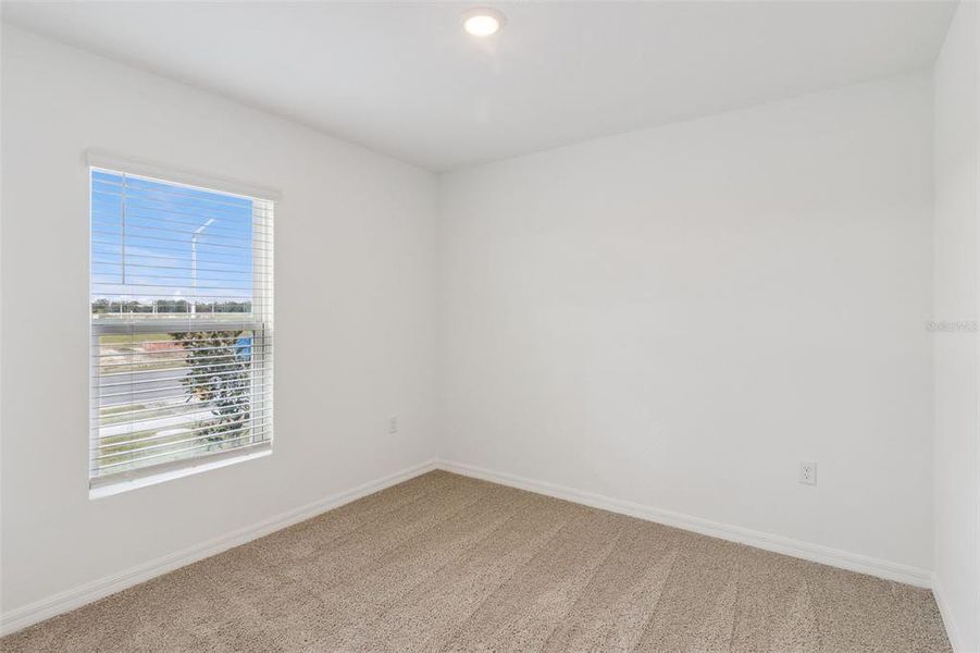 Spacious, unfurnished interior of a new home in Magnolia Pointe, Umatilla (Image 23).