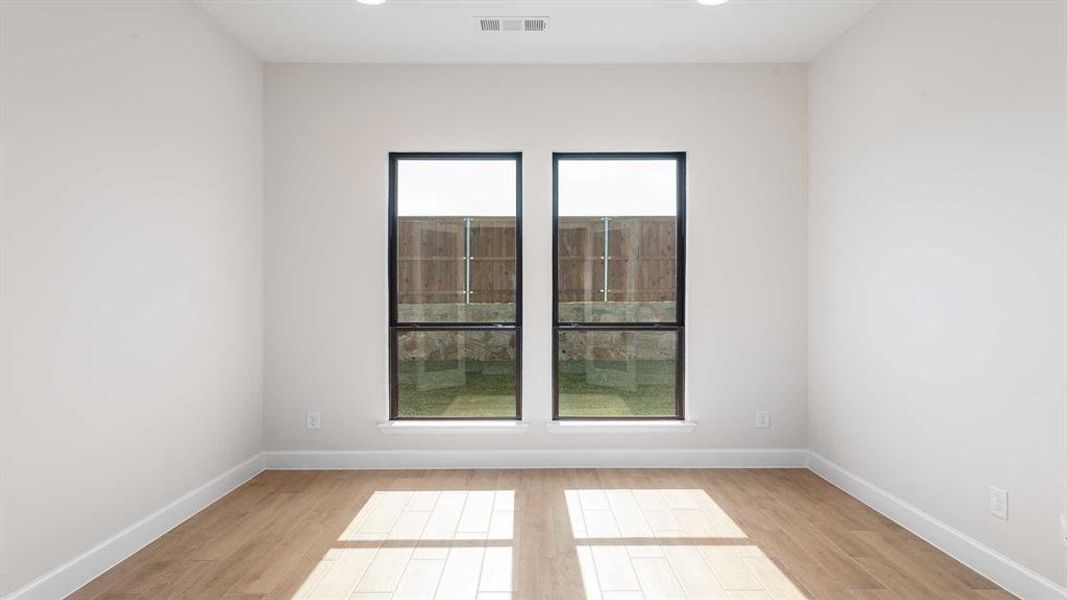 Spacious, unfurnished interior of a new home in Terraces 62', Rockwall (Image 14).