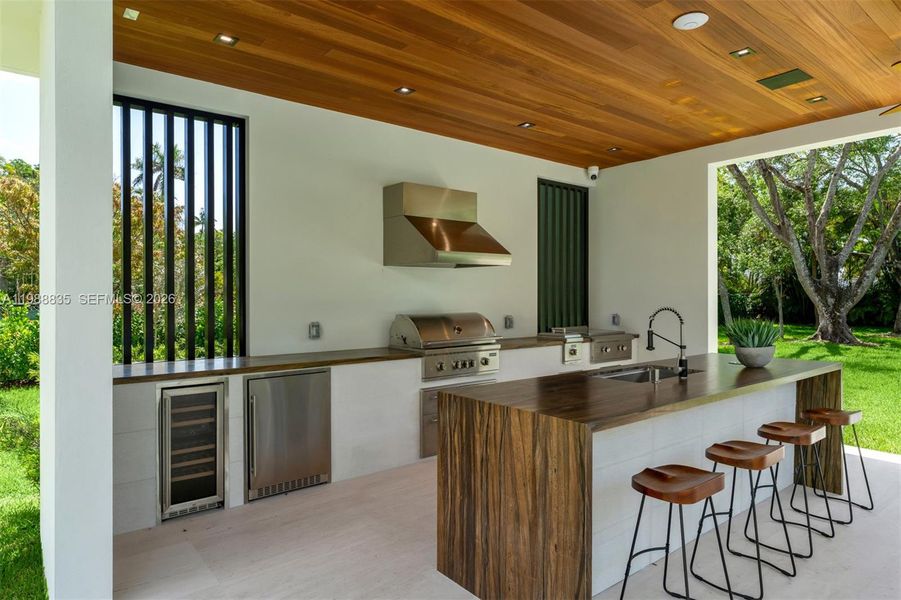 Exterior details and patio area of a home in , Miami (Image 23).