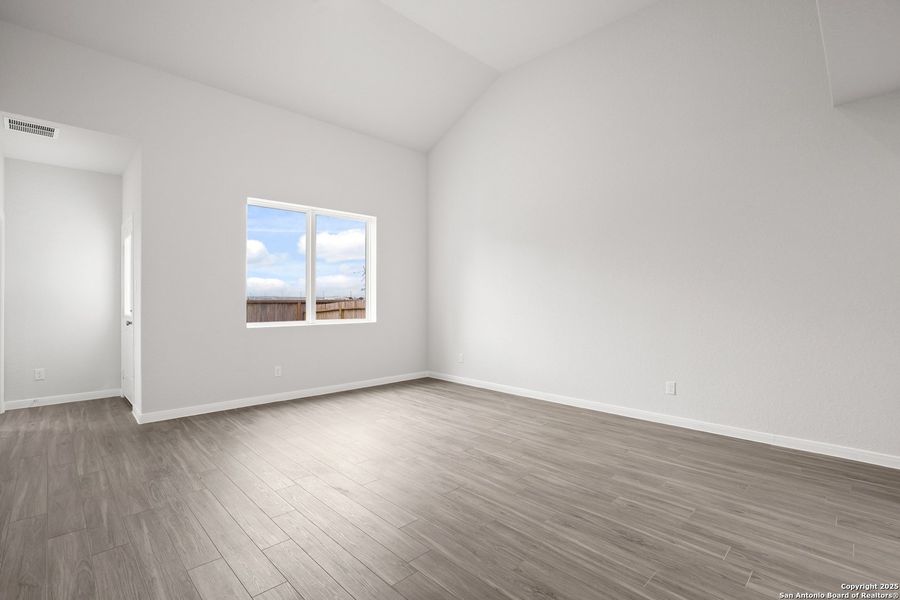 Spacious, unfurnished interior of a new home in Dauer Ranch, New Braunfels (Image 27). Spacious, unfurnished interior of a new home in Dauer Ranch, New Braunfels (Image 27).