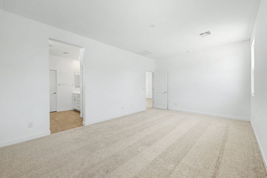 Spacious, unfurnished interior of a new home in Sunrise, Surprise (Image 8).