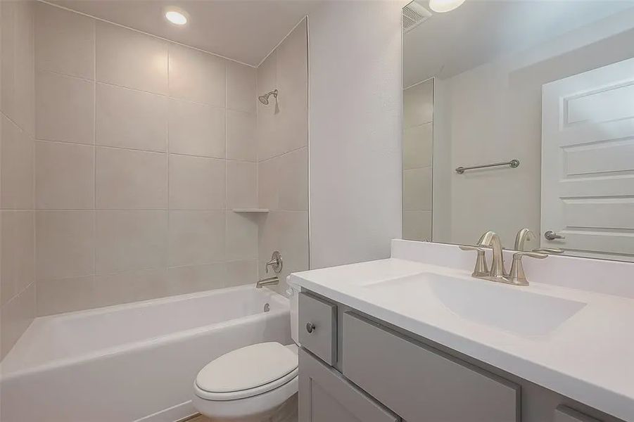 Furnished interior view inside a new home in Bayou Maison, Dickinson (Image 7).