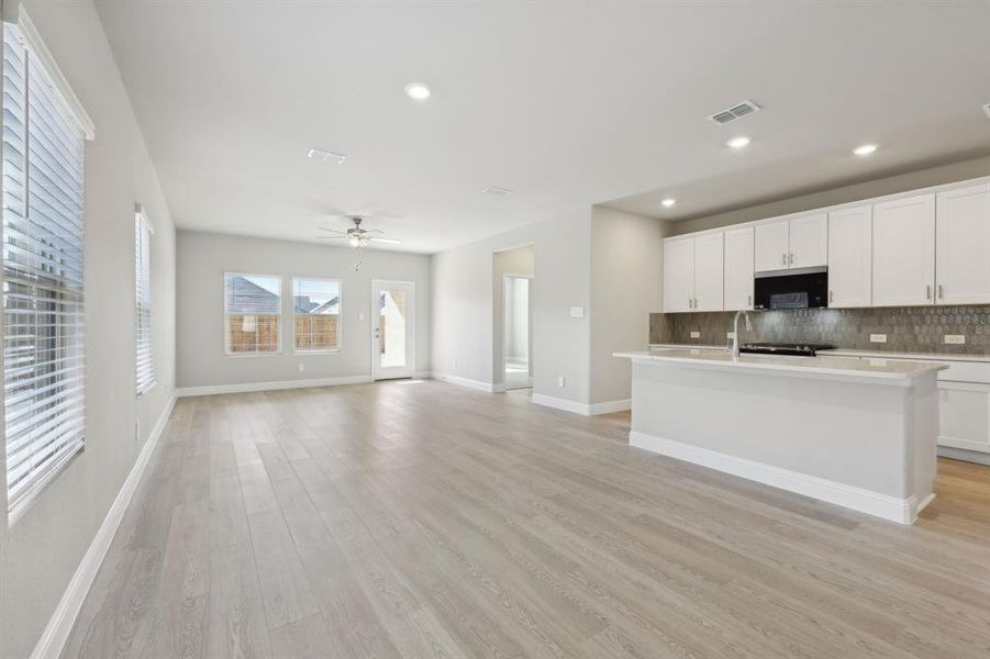 Photo is not of the actual home, but is an inspirational photo of builder’s model home and may depict options, furnishings, and/or decorator features that are not included. Photo is not of the actual home, but is an inspirational photo of builder’s model home and may depict options, furnishings, and/or decorator features that are not included.