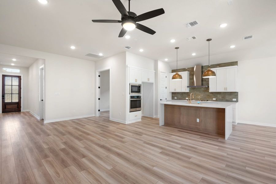 Spacious, unfurnished interior of a new home in Lariat, Liberty Hill (Image 26).