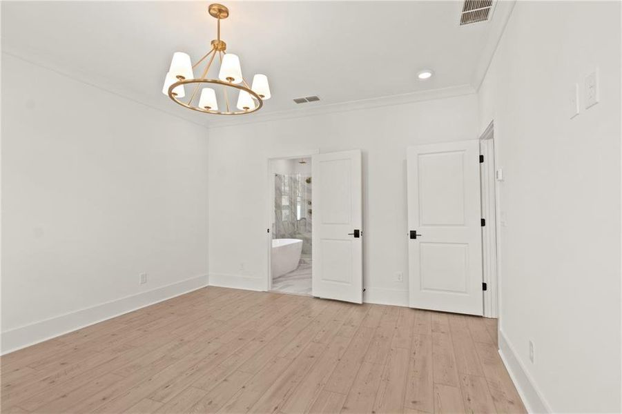 Spacious, unfurnished interior of a new home in Park Walke, Alpharetta (Image 33).