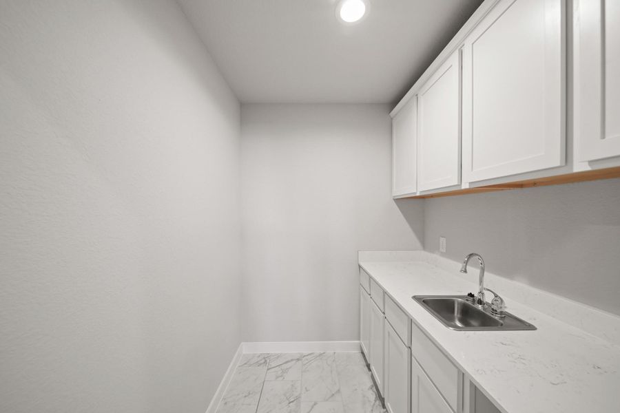 Furnished interior view inside a new home in Beacon Hill, Waller (Image 10).