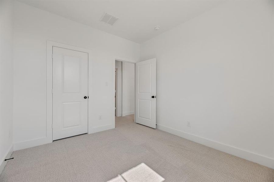 Spacious, unfurnished interior of a new home in Devonshire, Heath (Image 20).