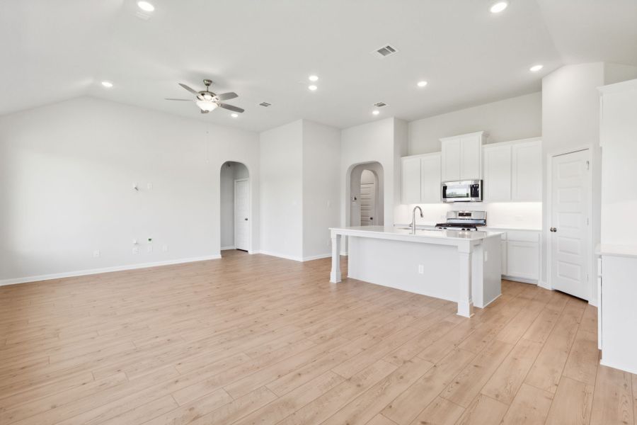 Representative unfurnished interior of a home built from the Alder by Cambridge Homes in Tinsley Meadows, Van Alstyne (Image 10).