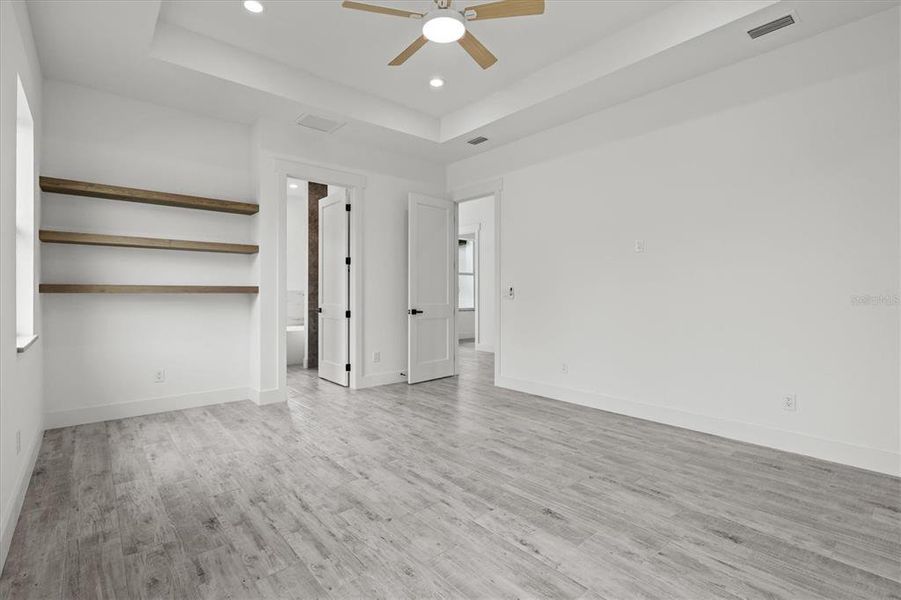 Spacious, unfurnished interior of a new home in , Englewood (Image 19).