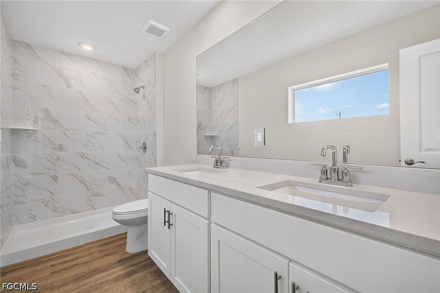 Furnished interior view inside a new home in Cape Coral, Cape Coral (Image 13).