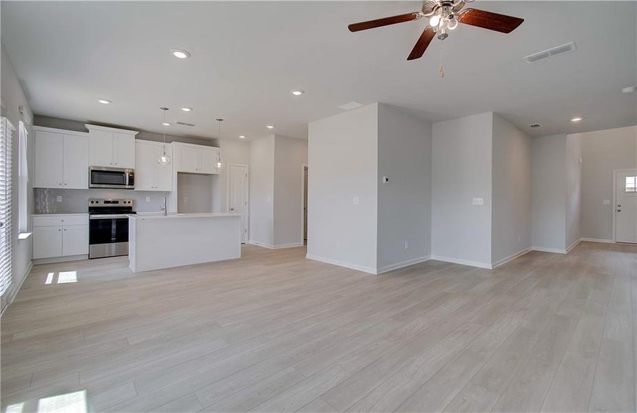 Spacious, unfurnished interior of a new home in Enclave at Evergreen, Fairburn (Image 16). Spacious, unfurnished interior of a new home in Enclave at Evergreen, Fairburn (Image 16).