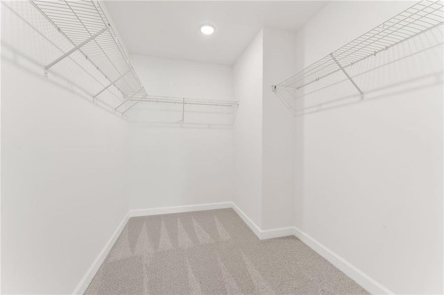 Spacious, unfurnished interior of a new home in Cherokee Township, Acworth (Image 18).