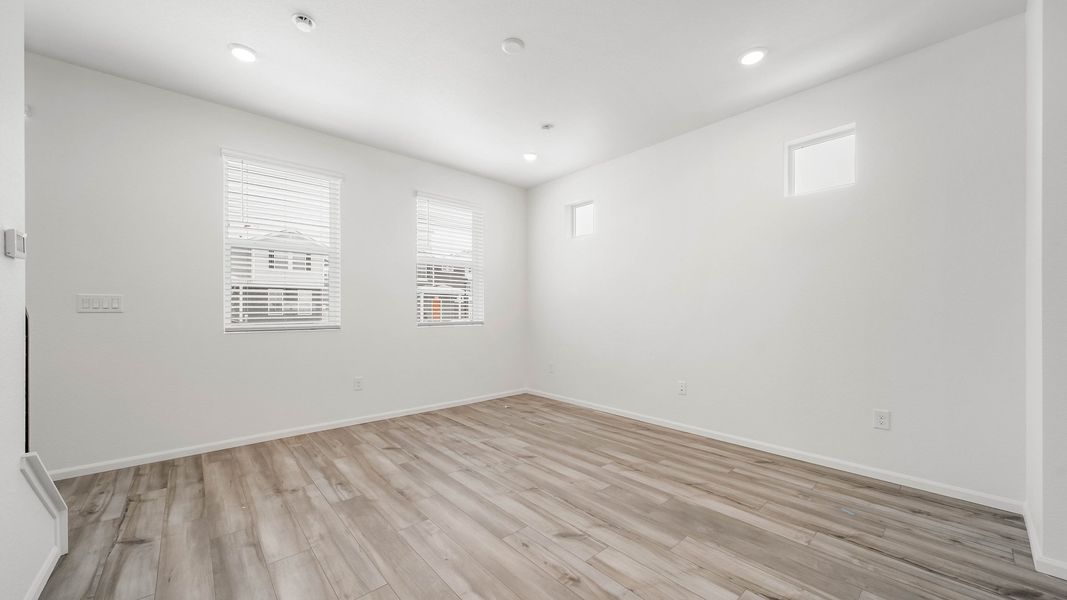 Spacious, unfurnished interior of a new home in Reunion, Commerce City (Image 16).