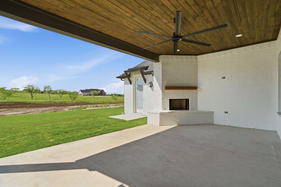 Exterior details and patio area of a home in Summit Ranch, Aledo (Image 3).